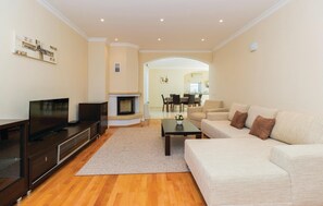 TV - 2 bedroom amazing apartment in Kali (Kali)