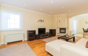 TV - 2 bedroom amazing apartment in Kali (Kali)