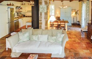 Télévision, cheminée, lecteur de DVD