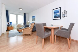 TV - Lee - house harbor view (Esens)