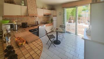 Refrigerador, microondas, parrilla de estufa y lavavajillas