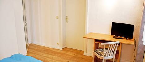 2 bedrooms, travel crib, WiFi, bed sheets