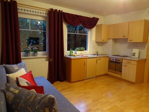 Fridge, oven, dishwasher, coffee/tea maker