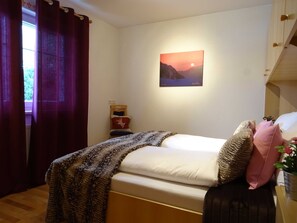 2 bedrooms, WiFi, bed sheets