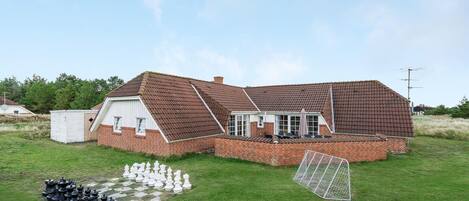 المنطقة المحيطة بالمنشأة