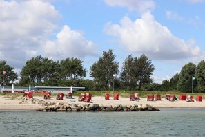 Una spiaggia nelle vicinanze