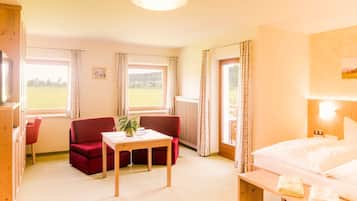 1 Schlafzimmer, Zimmersafe, Schreibtisch, Reisekinderbett