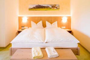 1 chambre, coffres-forts dans les chambres, bureau, lit parapluie