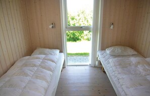 3 makuuhuonetta, vauvan matkasänky