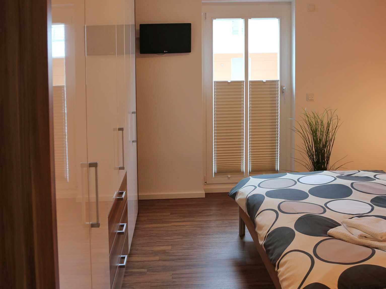 2 bedrooms, travel crib, WiFi