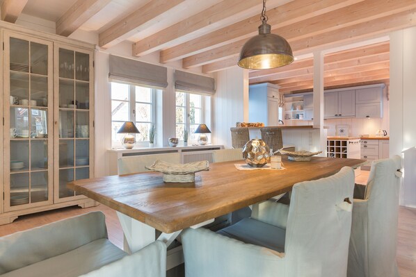 Unclassified image, 1 of 85, button