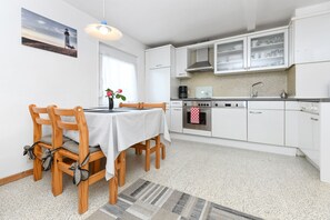 KĂŒhlschrank, Mikrowelle, Ofen, GeschirrspĂŒler