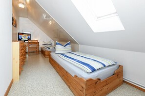 2 bedrooms, travel cot