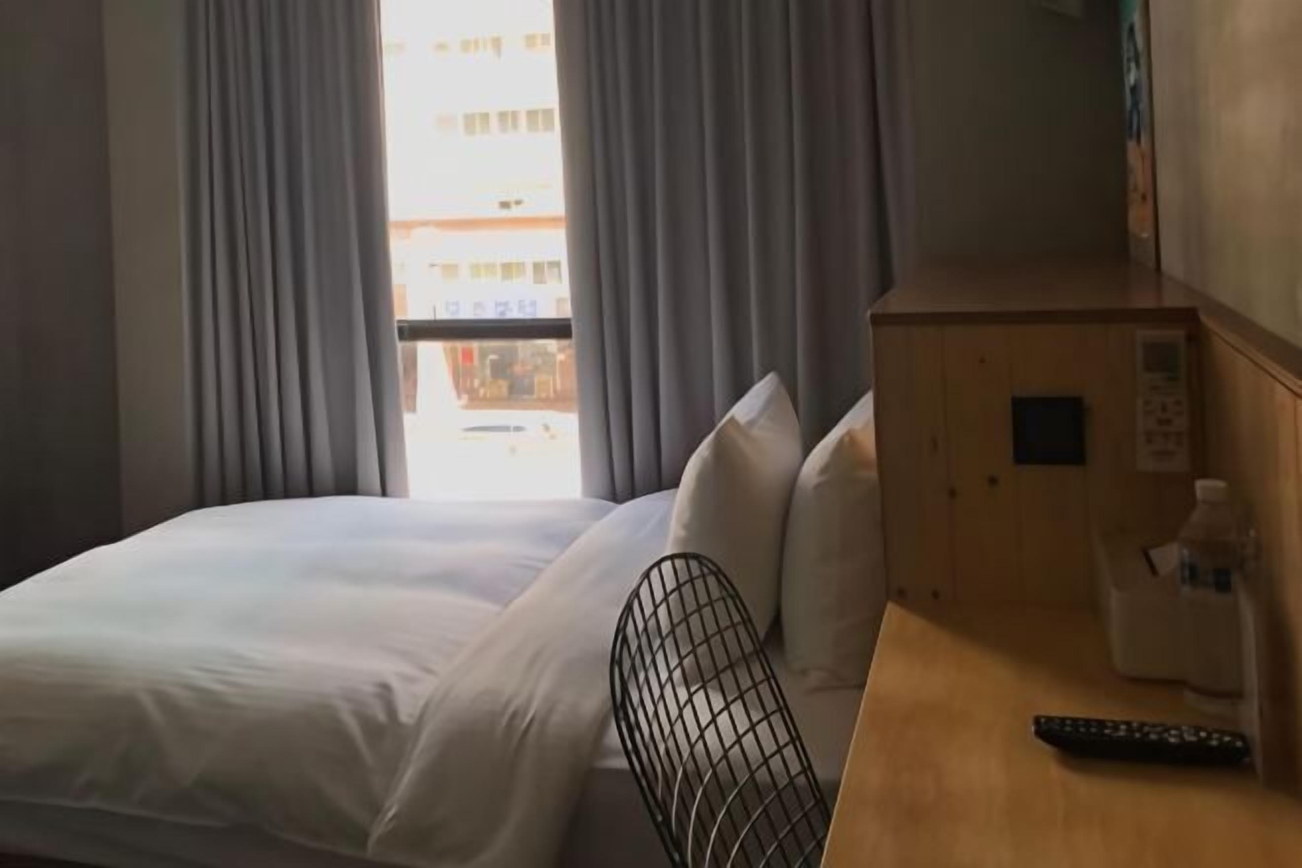 In-room safe, desk, free WiFi