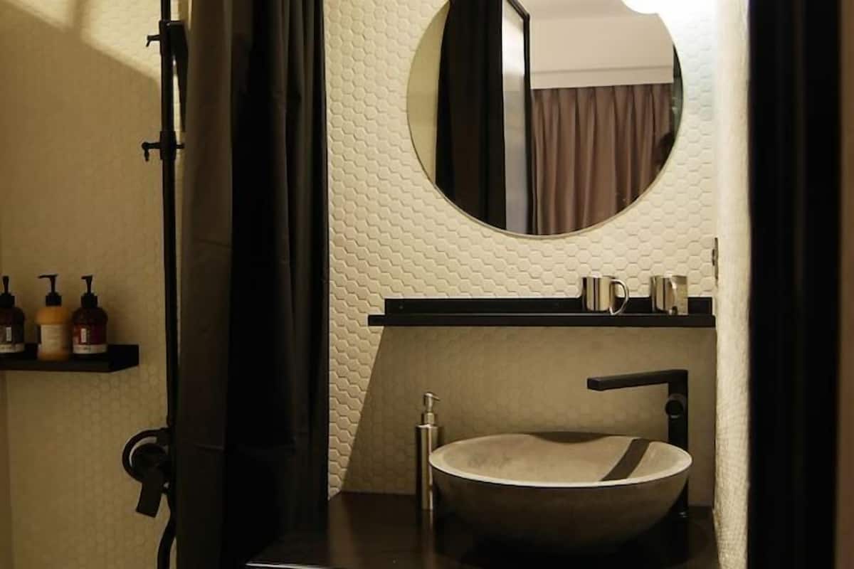 Caixa forta a l'habitació, escriptori i wifi gratuïta