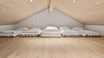 6 bedrooms, travel cot, free WiFi