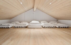 6 bedrooms, travel crib, free WiFi - Gorgeous home in Vejby with sauna (Vejby)