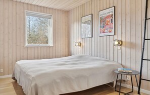 6 bedrooms, travel cot, free WiFi