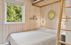6 bedrooms, travel cot, free WiFi