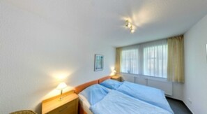 2 bedrooms, travel crib, WiFi