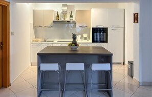 Refrigerador, horno, parrilla de estufa y lavavajillas 