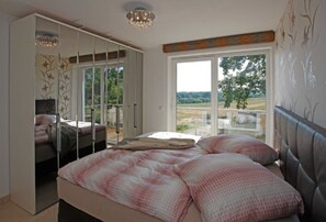 2 Schlafzimmer, Zimmersafe, Reisekinderbett, WLAN