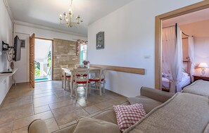 2 bedrooms, free WiFi, bed sheets