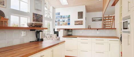 Fridge, stovetop, dishwasher, coffee/tea maker