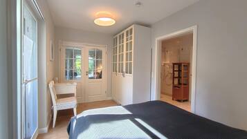 2 bedrooms, travel crib, WiFi, bed sheets