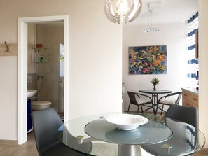 Unclassified image, 4 of 10, button