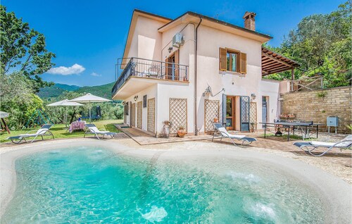 Lovely home in Poggio Catino RI