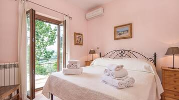 3 camere, culla da viaggio, Wi-Fi gratuito