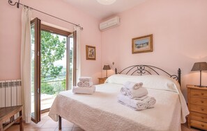 3 bedrooms, travel crib, free WiFi