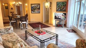 TV - (12) 3-room apartment - east side - apartment house Atlantic (Kühlungsborn)