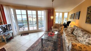 Unclassified image, 5 of 14, button - (12) 3-room apartment - east side - apartment house Atlantic (Kühlungsborn)