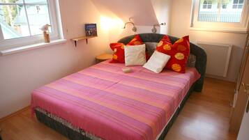 2 bedrooms, travel crib