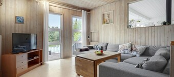 Nice home in Ebeltoft with kitchen