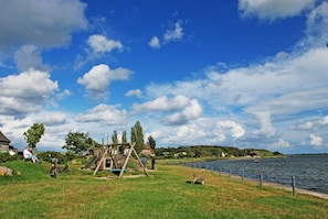 Unclassified image, 3 of 17, button