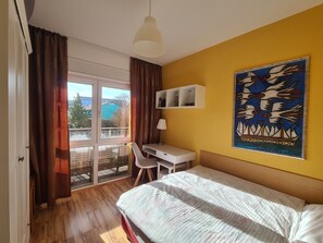 2 bedrooms, travel cot, WiFi