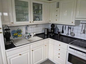 Kühlschrank, Mikrowelle, Ofen, Geschirrspüler