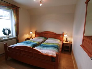 2 habitaciones, tabla de planchar con plancha, cuna de viaje y wifi 