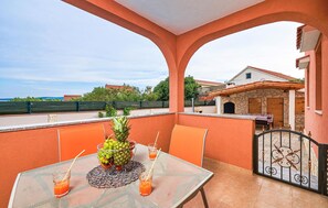 Outdoor dining - 3 bedroom gorgeous home in Plano (Plano)