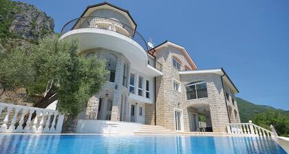 Awesome home in Herceg Novi with WiFi