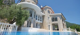 Awesome home in Herceg Novi with WiFi