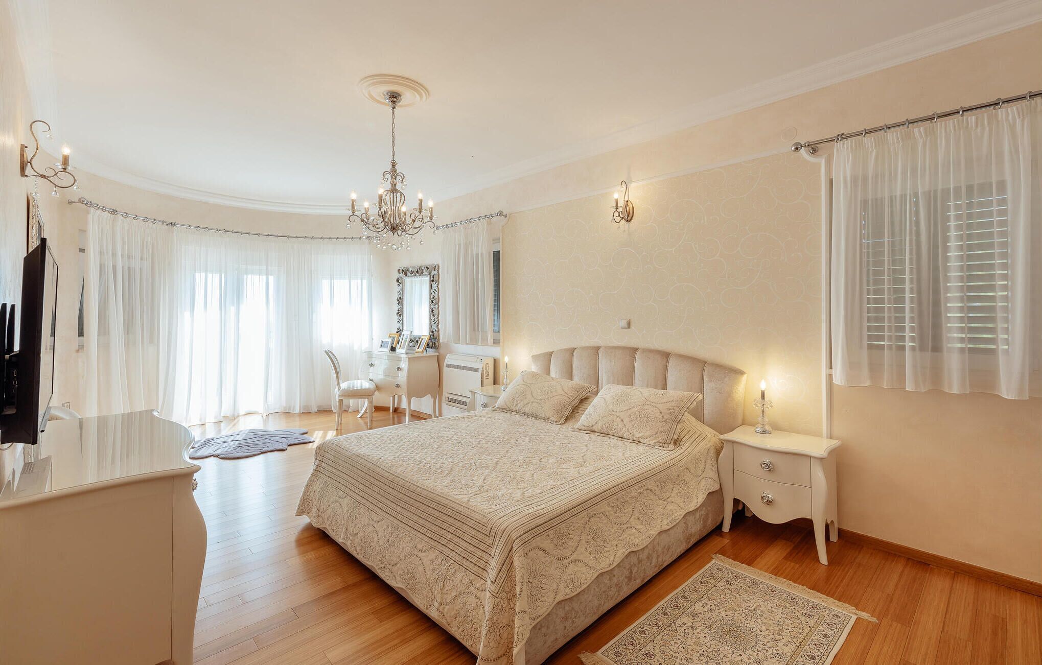 6 bedrooms, free WiFi, bed sheets