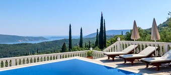 Awesome home in Herceg Novi with WiFi
