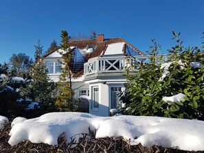 A two-story house with a white exterior, a brown roof, and a balcony. - Nordstrand - Holiday home Ostseesonne (Prerow)