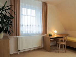 2 bedrooms, desk, bed sheets - Apartment "Sunshine" - Apartment "Sunshine" (Kühlungsborn)