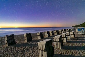 Unclassified image, 5 of 20, button