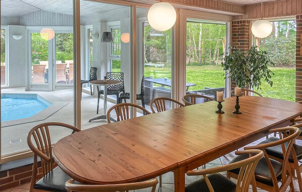 Dining - Nice home in Højby with sauna (Højby)